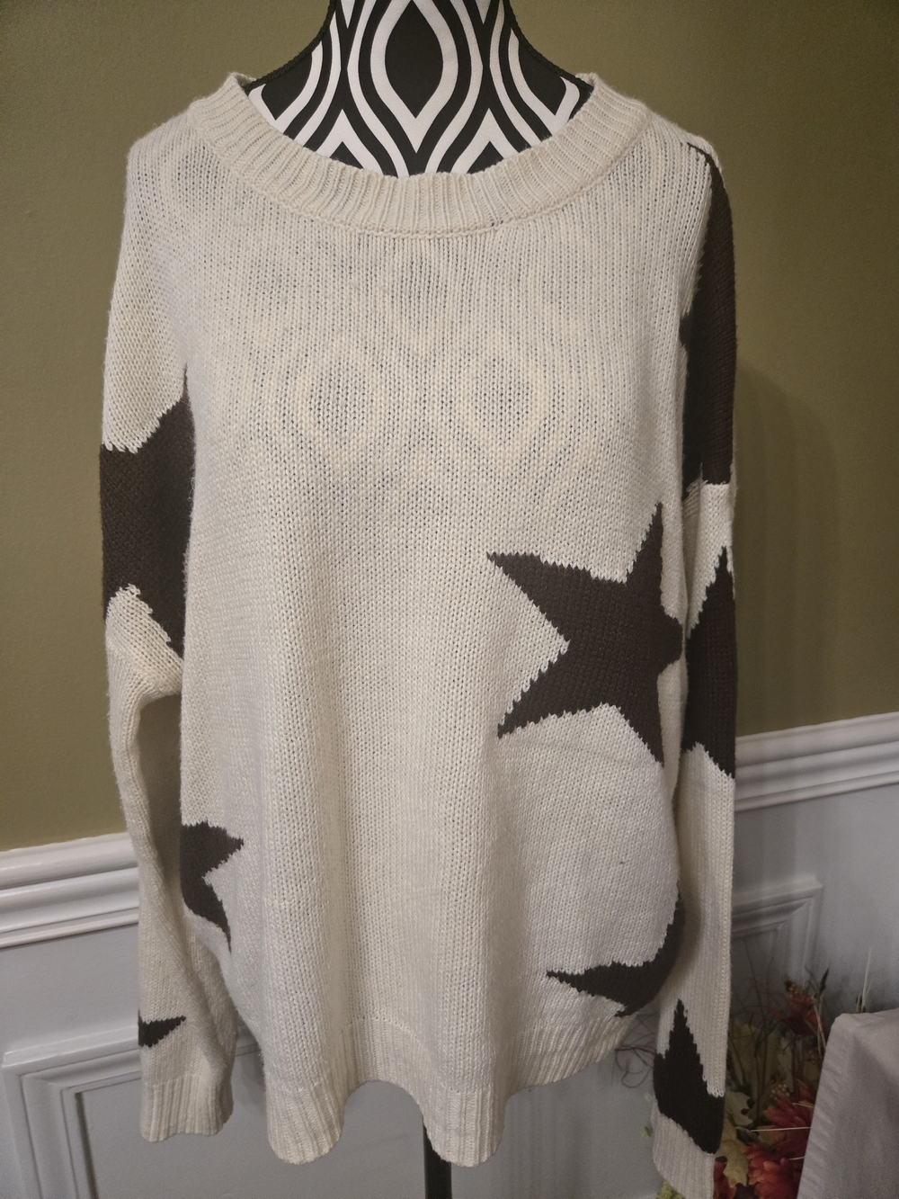 SHEIN Long Sleeve Cream Sweater with Brown Star Pattern Large